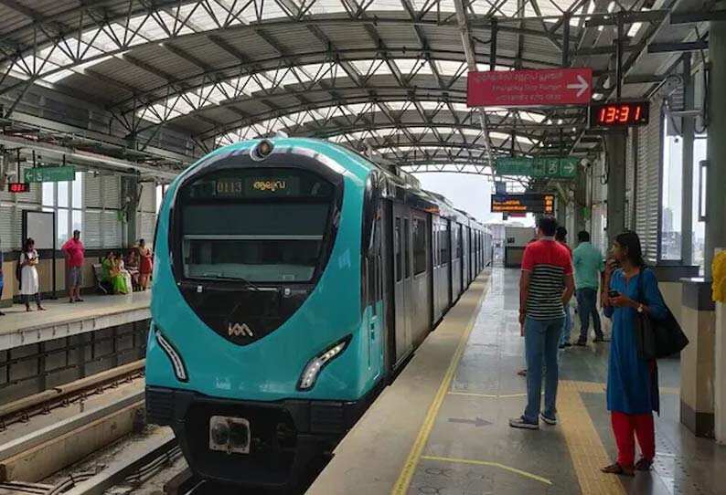 இன்று மெட்ரோ ரயிலில் பெண்கள் இலவச பயணம்..!! எங்கு தெரியுமா ?