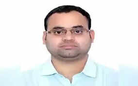 இப்படியும் ஒருவரா..?: சம்பள பணம் ரூ.24 லட்சத்தை திருப்பி கொடுத்த பேராசிரியர்..!