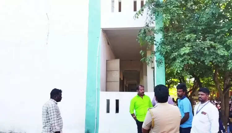 மீண்டும் அதிர்ச்சி! அரசுப்பள்ளியில் 2ஆவது மாடியில் இருந்து குதித்த மாணவி!!