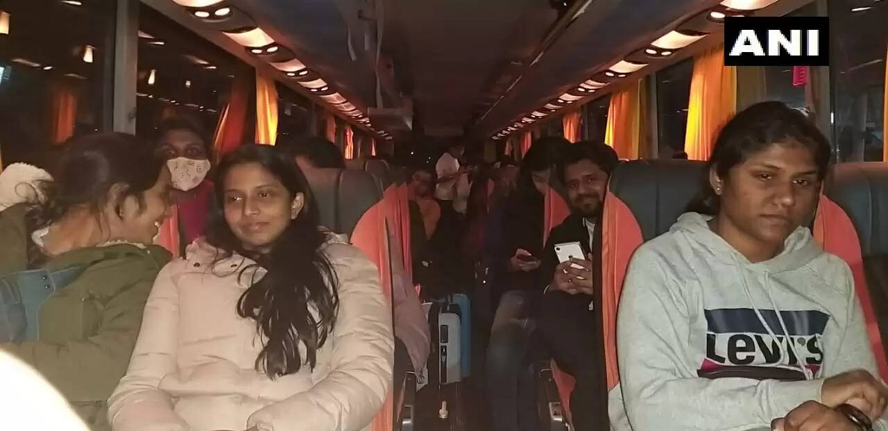 அதிர்ச்சி..!! தாயகம் திரும்பும் இந்தியர்களுக்கு கொரோனா சான்றிதழ் அவசியம்..!!