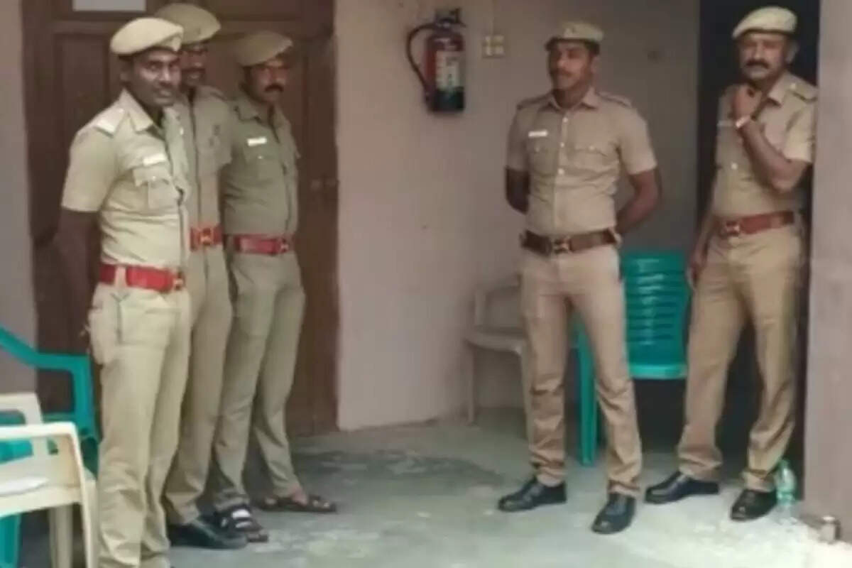 ஐகோர்ட் அறிவுறுத்தல்.. ஆர்டர்லிகளை திரும்ப பெற்றது காவல்துறை..!