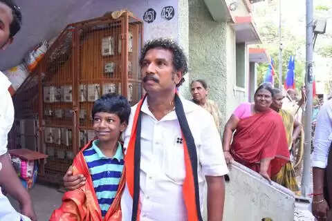 திமுக எம்எல்ஏ கார் கண்ணாடி உடைப்பு!!