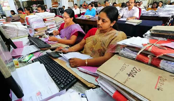 அரசு ஊழியர்கள் ஓய்வு பெறும் வயது 62 ஆக அதிகரிப்பு..?: வெளியானது தகவல்..!