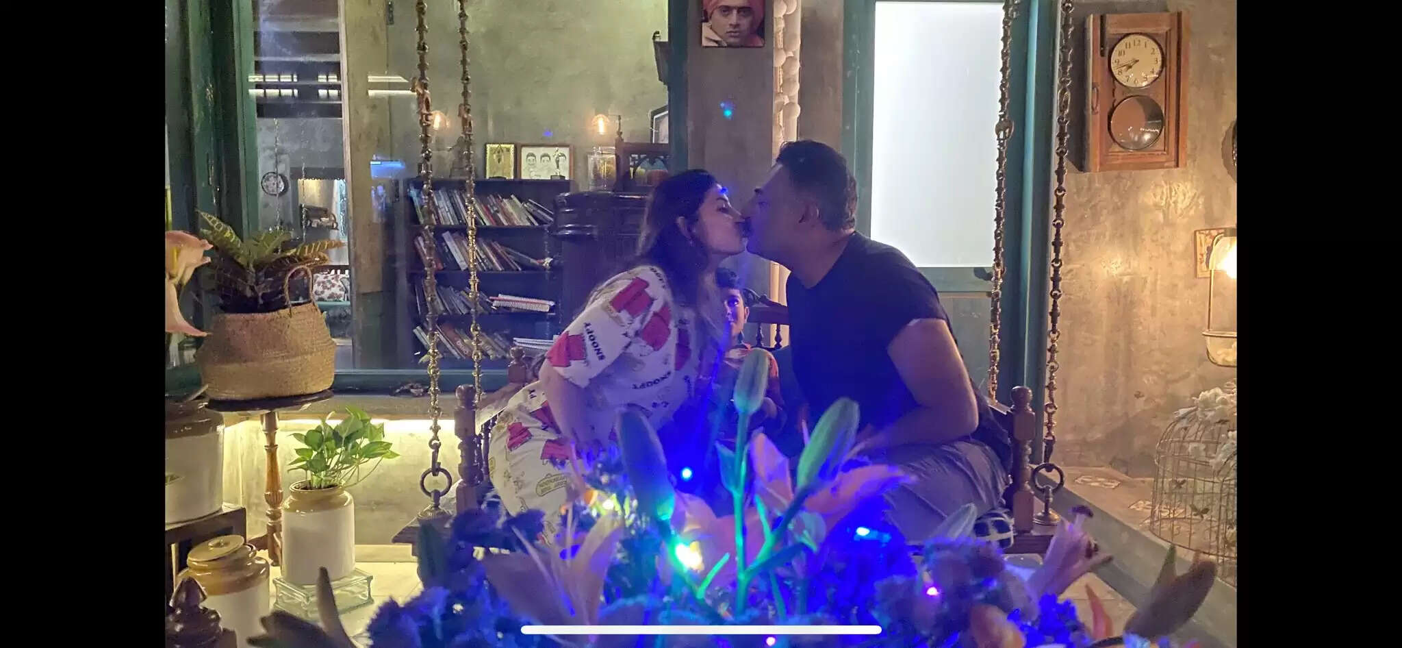 மகனுக்காக மீண்டும் திருமணம் செய்து கொண்ட பிரபல நடிகர்..!