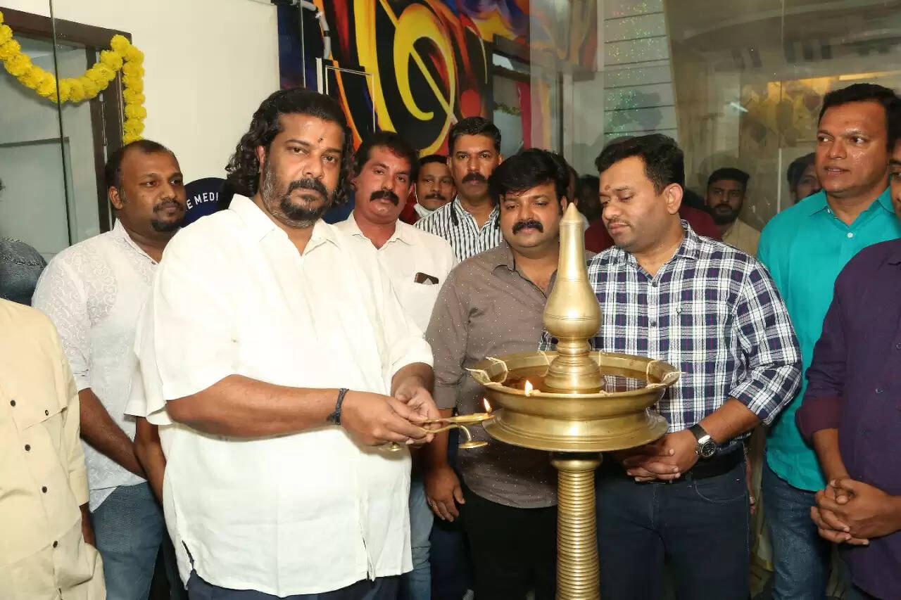 திறமையானவர்கள் நல்ல கதைகளுடன் அணுகினால் தயாரிப்பதற்கு தான் தயார் - பிரபல தயாரிப்பாளர் பேட்டி..!!