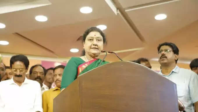 நான் இருக்கும்வரை அதிமுகவை யாரும் எதுவும் செய்ய முடியாது - சசிகலா..!!