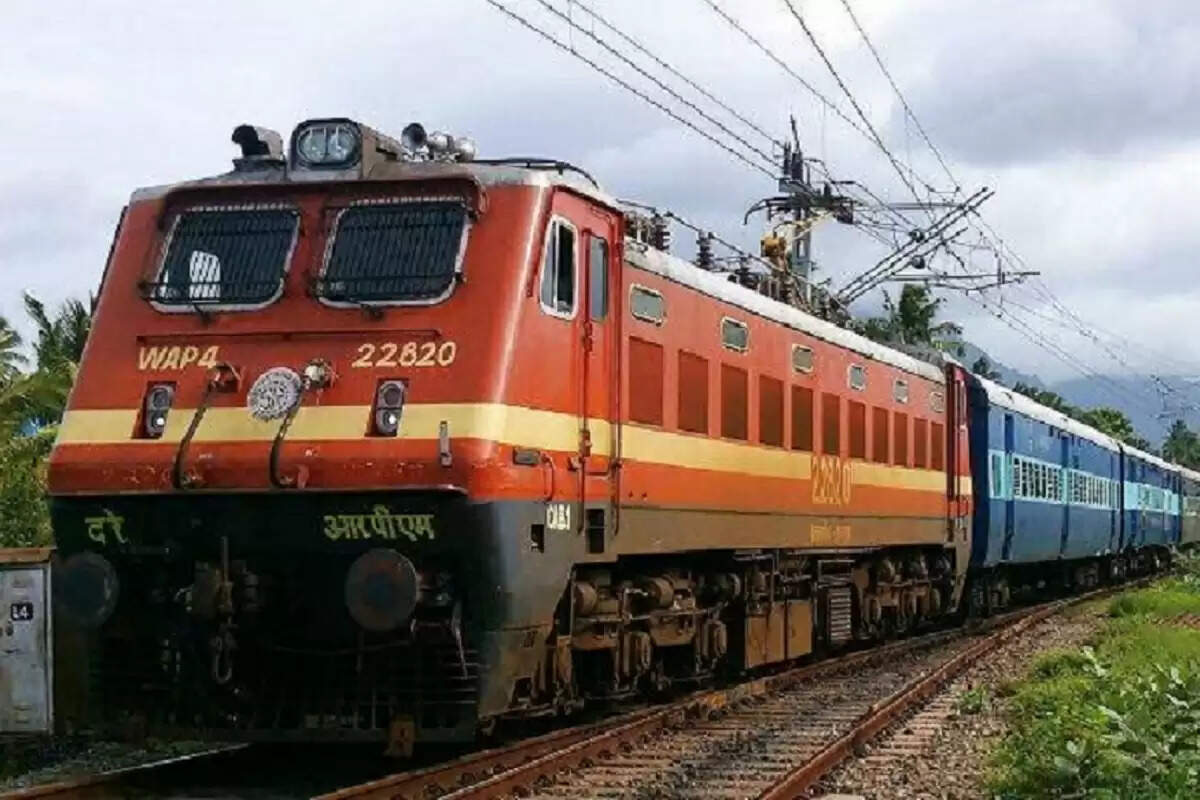 குட் நியூஸ்..!! தேர்வர்களின் வசதிக்காக தென்மாவட்டங்களில் இருந்து சிறப்பு ரயில்..!!