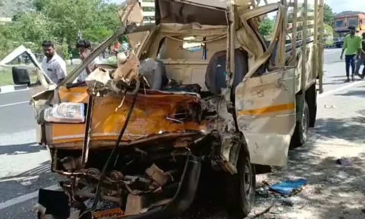 நின்று கொண்டிருந்த லாரி மீது மினி வேன் மோதியதில் 3 பேர் சம்பவ இடத்திலேயே பலி..!!