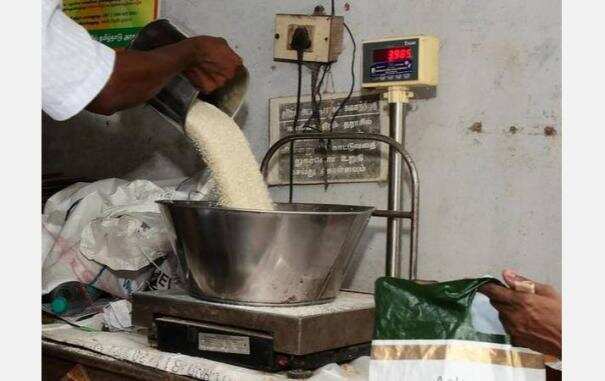 இவர்கள் ரேஷன் கார்டை திருப்பி கொடுக்க வேண்டும்.. அரசு திடீர் உத்தரவு !!