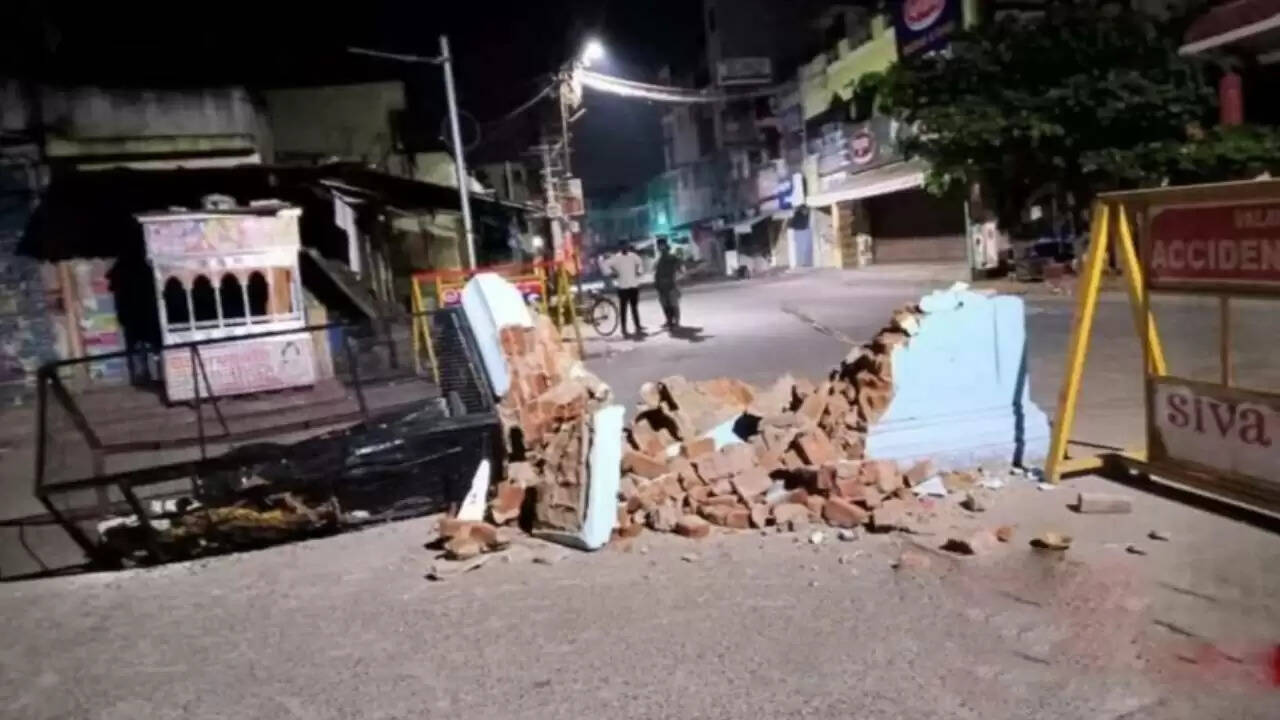 40 ஆண்டுகள் பழமை வாய்ந்த பெரியார் சிலை உடைப்பு; சதியா..? தற்செயலா..?