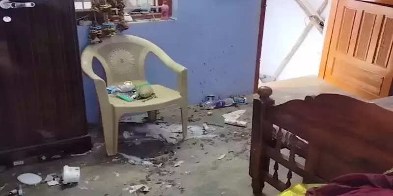 திருட்டுத்தனமாக வெடிகுண்டு தயாரிப்பு.. திமுக பிரமுகரின் தம்பி படுகாயம்..!