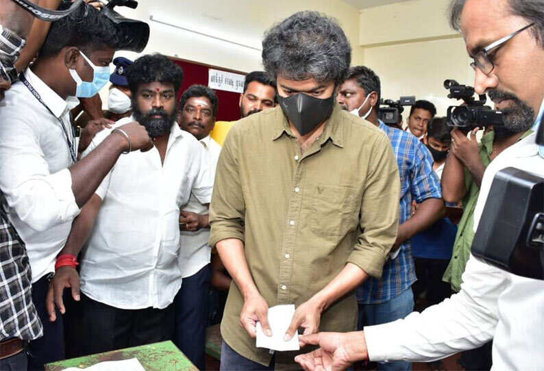 வாக்குச் சாவடி சம்பவம்.. மன்னிப்பு கேட்டார் நடிகர் விஜய்..!