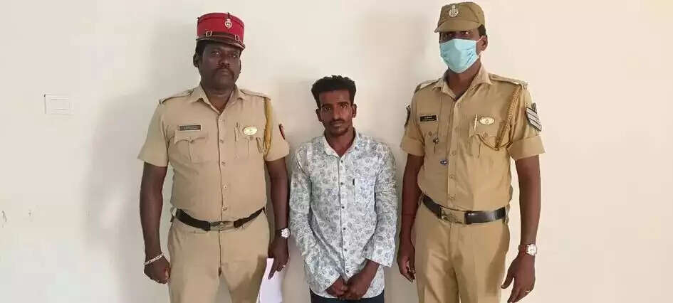 குளித்த பெண்ணை வீடியோ எடுத்த இளைஞர்.. கைக்கு காப்பு மாட்டிய காவலர்கள்..!