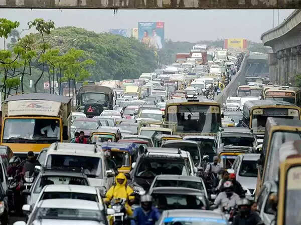 மக்களே, இன்னும் 4 வருஷம் நீங்க ஊர்ந்து தான் போகணும்..!