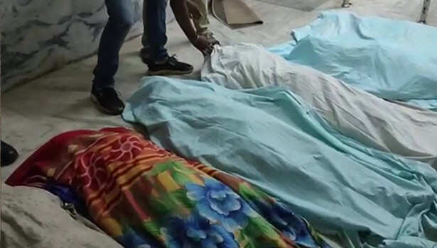 பெரும் சோகம்.. லாரி - டிராக்டர் மோதல்.. 5 பேர் பலி: 17 பேர் படுகாயம்..! பெரும் சோகம்.. லாரி - டிராக்டர் மோதல்.. 5 பேர் பலி: 17 பேர் படுகாயம்..!