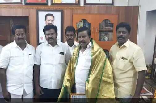 கடைசி நேர குழப்பம்.. திமுகவில் ஐக்கியமான சமக வேட்பாளர்.. சரத்குமார், ராதிகா அதிர்ச்சி !!