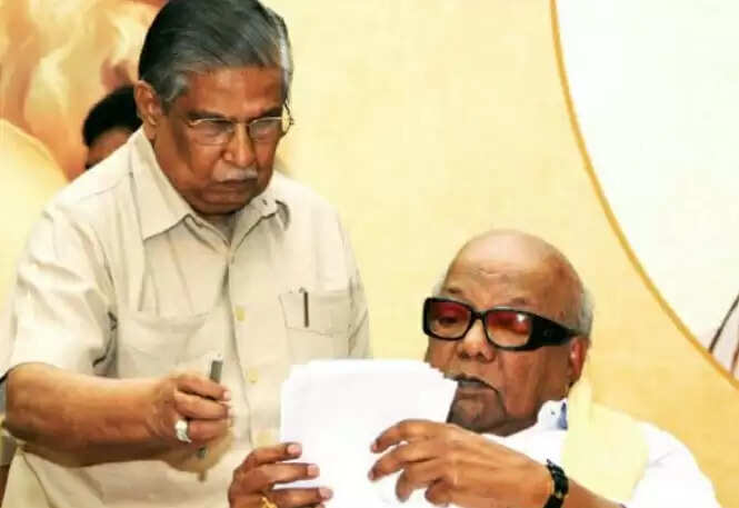 #BREAKING கருணாநிதியின் 50 ஆண்டுகால உதவியாளர் சண்முகநாதன் காலமானார் !!