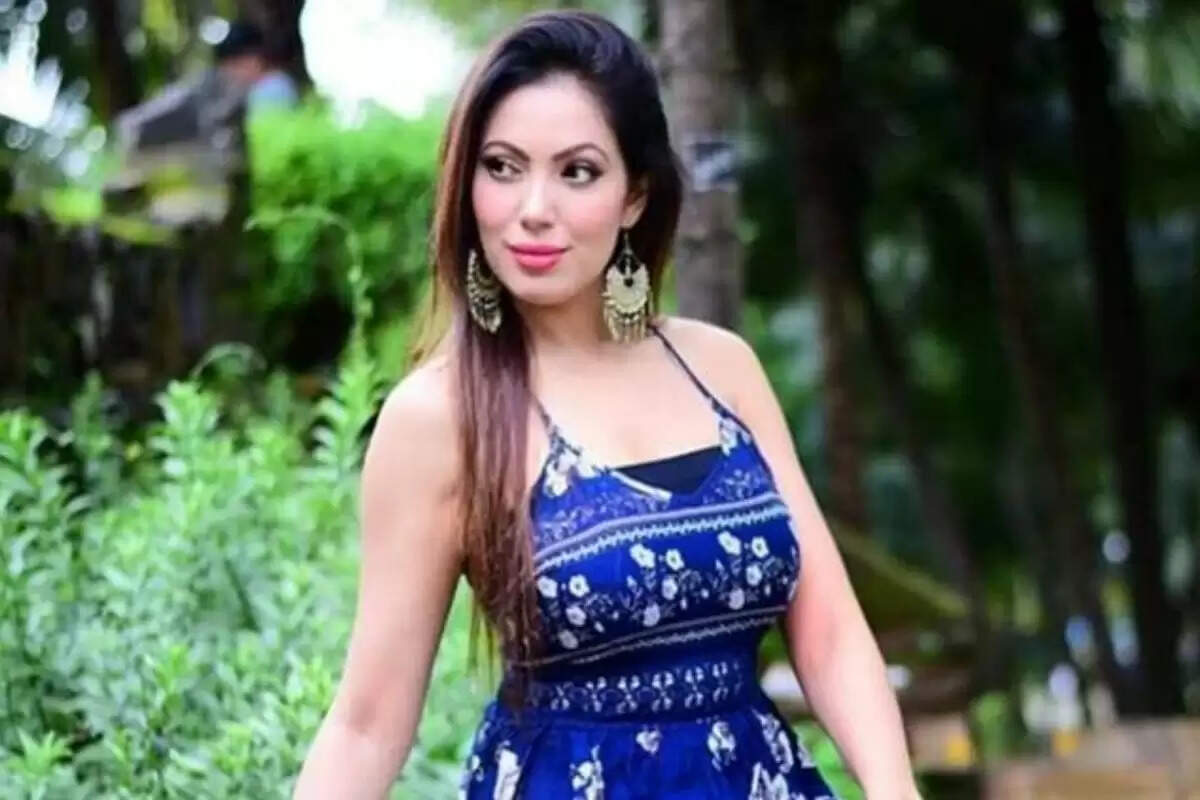 சாதியை குறிப்பிட்டு இழிவு பேச்சு.. தப்பித்து ஓடும் பிரபல நடிகை !