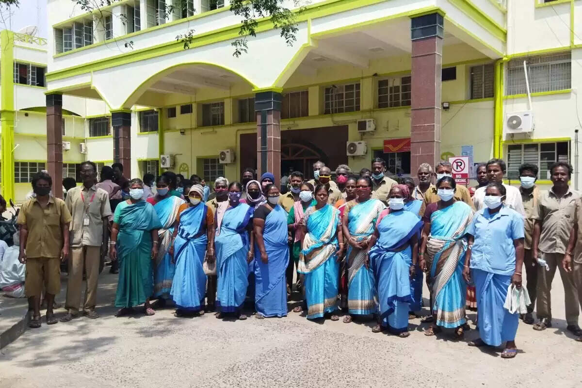 எங்கள் சம்பளத்தில் பிடித்தம் செய்த ரூ.1.31 கோடி என்ன ஆனது..? தூய்மை பணியாளர்கள் மனு..!