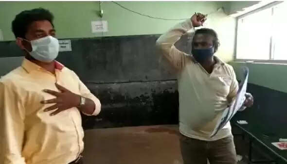 வாக்குப்பதிவில் ஹிஜாப் உடை சர்ச்சை.. பாஜக முகவர் சிறையில் அடைப்பு !!