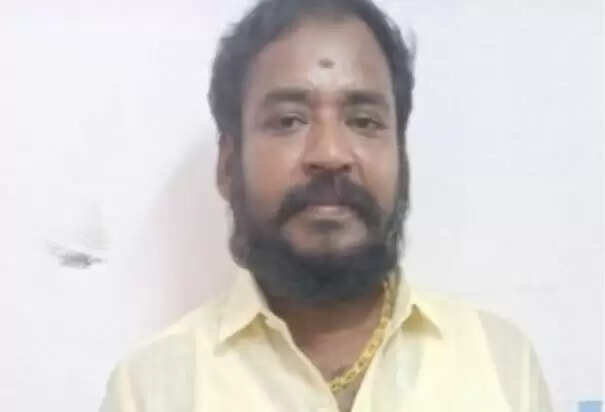 தமிழ்நாட்டில் ஒரு ரவுடிக்கு உதவியதாக 40 காவலர்கள் பணியிட மாற்றம்!!