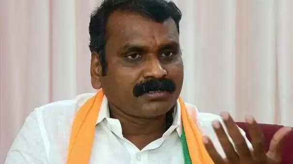 “திமுகவினர் மிரட்டலை நிறுத்தினால் தடுப்பூசி கிடைக்கும்..!” - எல்.முருகன்