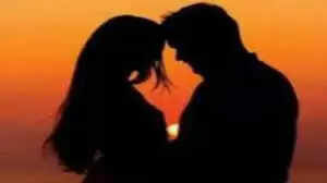 ஆசிரியையுடன் ஆசிரியர் நெருக்கம்.. போட்டோ வெளியாகி பரபரப்பு.. விசாரிக்க நீதிபதி உத்தரவு..!