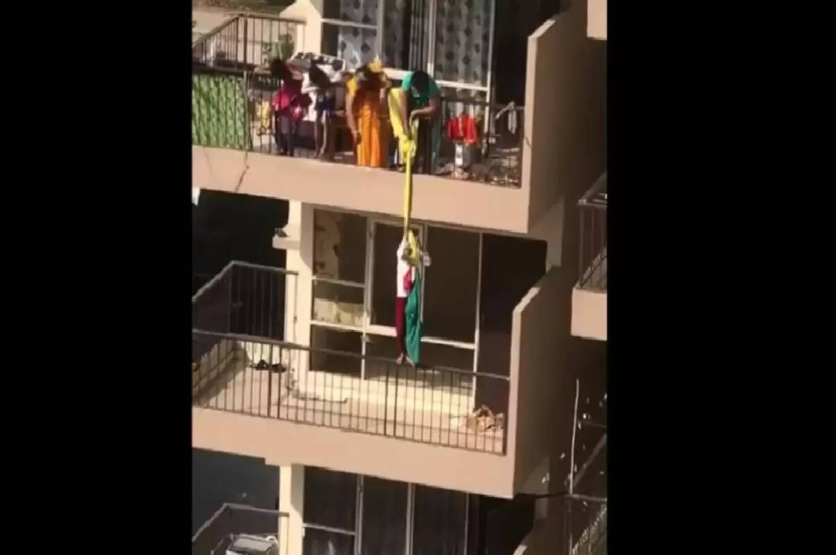 ஒரு சேலைக்காக பெற்ற மகனை இப்படியா செய்வது..?: அதிர்ச்சி சம்பவம்..! ஒரு சேலைக்காக பெற்ற மகனை இப்படியா செய்வது..?: அதிர்ச்சி சம்பவம்..!