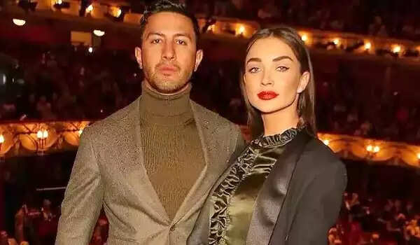 திருமணத்திற்கு முன்பே குழந்தை பெற்ற பிரபல நடிகை காதலரை பிரிகிறாரா..?