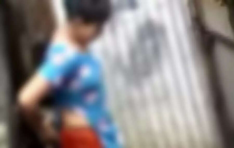 குளிப்பதை வீடியோ எடுத்து மிரட்டுகிறார்.. ஹவுஸ் ஓனர் மீது இளம்பெண் புகார்..! குளிப்பதை வீடியோ எடுத்து மிரட்டுகிறார்.. ஹவுஸ் ஓனர் மீது இளம்பெண் புகார்..!