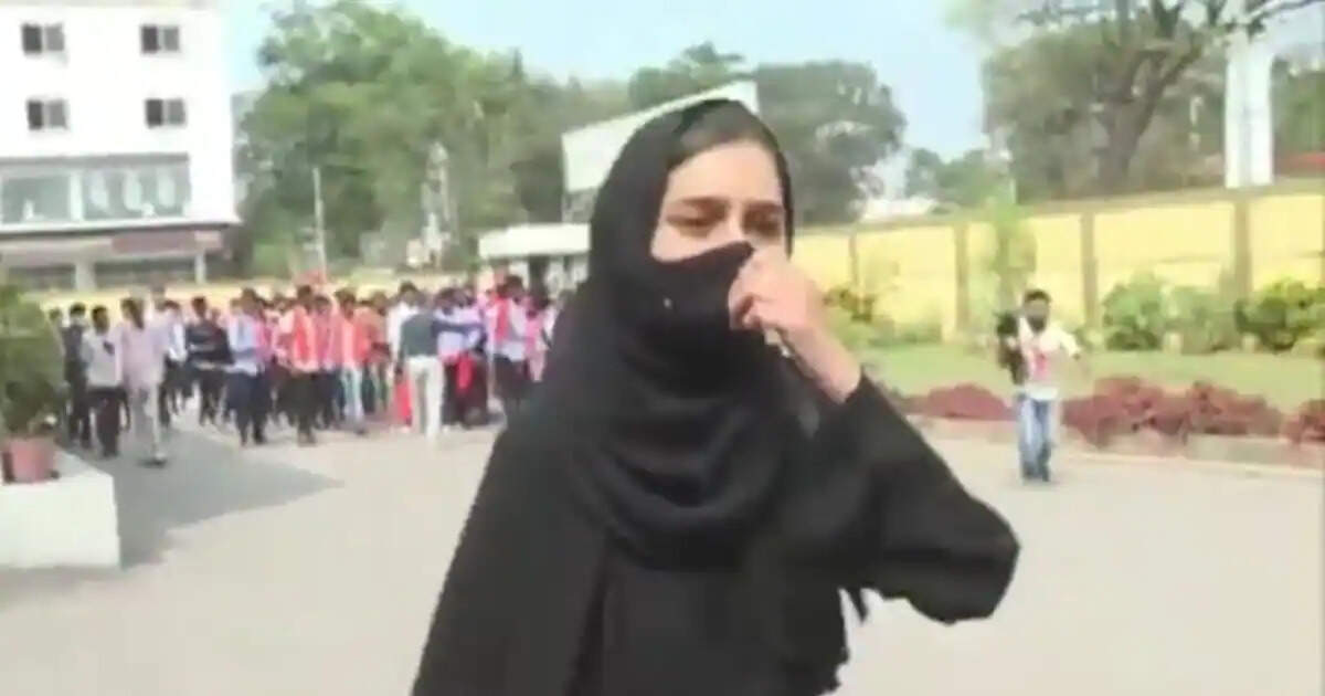 பளீர் கருத்து! காவித்துண்டு கும்பலுக்கு இஸ்லாமிய மாணவி பதிலடி!!