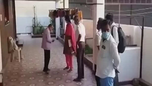 அதிமுக எம்எல்ஏ வீட்டிலும் லஞ்ச ஒழிப்புத்துறை சோதனை!!