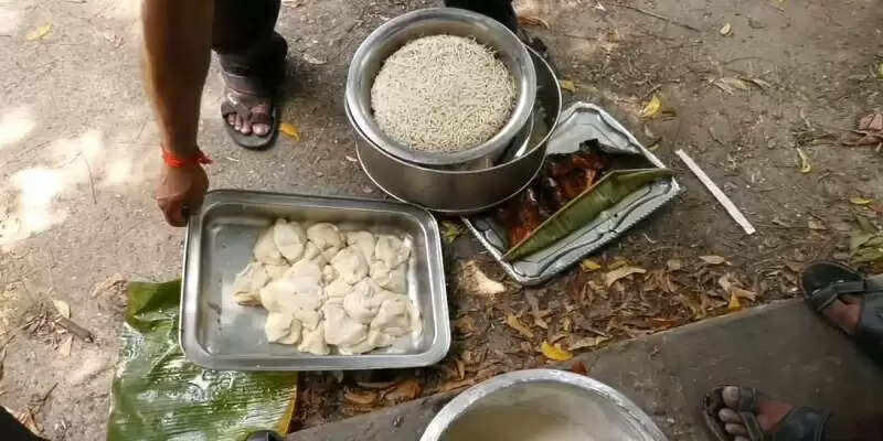 பிரபல உணவகத்தில் கெட்டுப்போன இறைச்சி… மக்கள் அதிர்ச்சி!!