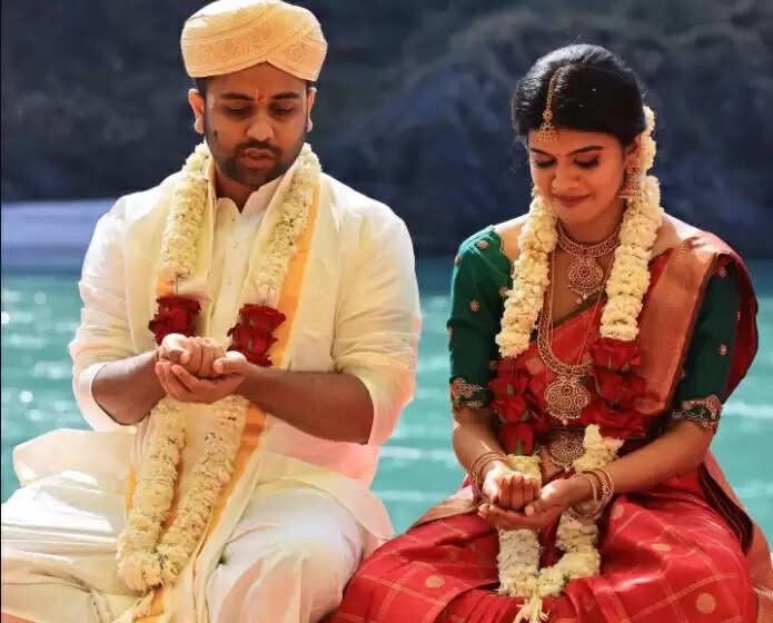 நடிகையும் பாடகியுமான ஸ்வாகதா தொழிலபதிபரை மணந்தார்.. அழகிய புகைப்படங்கள் வைரல் ! நடிகையும் பாடகியுமான ஸ்வாகதா தொழிலபதிபரை மணந்தார்.. அழகிய புகைப்படங்கள் வைரல் !