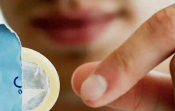 கொரோனாவால் குறைந்த ஆணுறைகள் விற்பனை.. வெளியான புதிய தகவல் !!