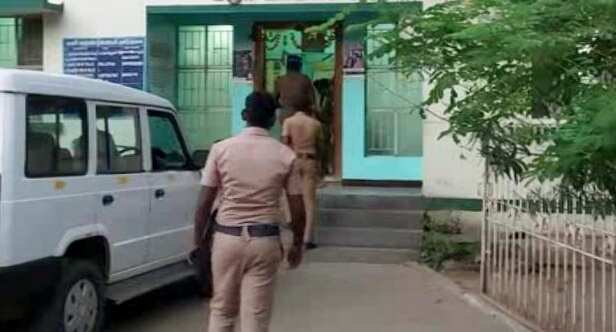 காவலர் தற்கொலை விவகாரம்.. கந்துவட்டி அனிதா கைது !!