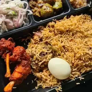 ஆர்டர் செய்து காத்திருந்த வாடிக்கையாளர்.. பிரியாணி, சிக்கன் லாலிபாப் உணவால் அதிர்ச்சி !!