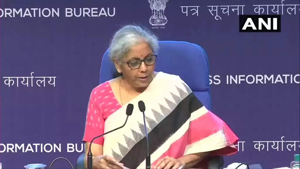 இந்தியாவுக்கு வரும் முதல் 5 லட்சம் வெளிநாட்டு சுற்றுலா பயணிகளுக்கு இலவச விசா !!