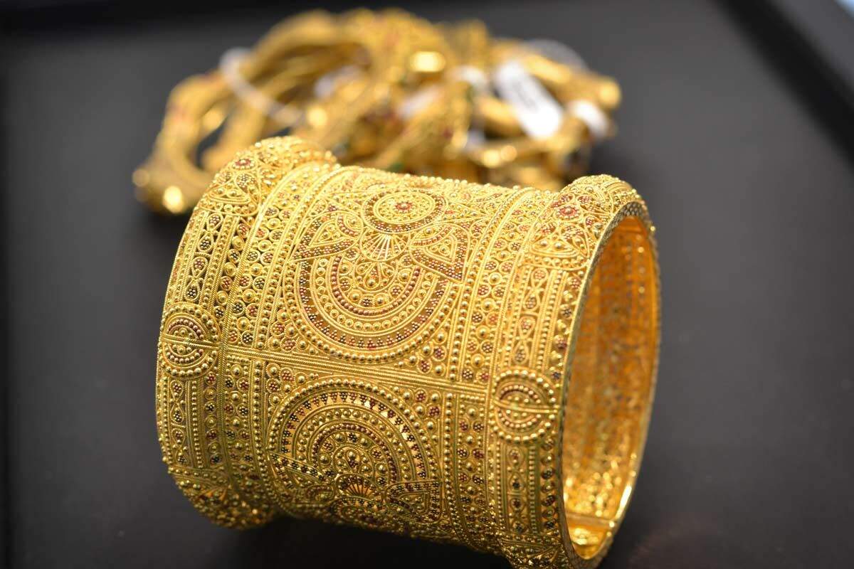 மீண்டும் ரூ.34,000 ஐ நெருங்கும் தங்கம் விலை !!