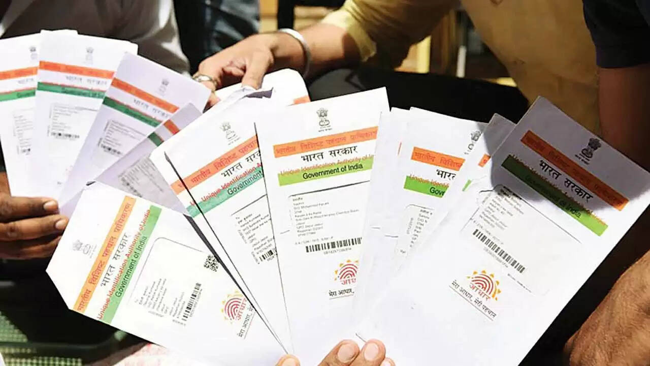 ஆதார் அட்டைகளால் அரசுக்கு 2.25 லட்சம் கோடி ரூபாய் சேமிப்பு!!