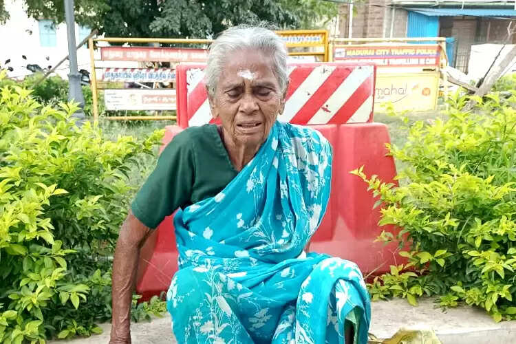 பெற்ற தாயை வீட்டை விட்டு விரட்டிய மகன்கள்.. ஆட்சியர் போட்ட அதிரடி உத்தரவு..!! பெற்ற தாயை வீட்டை விட்டு விரட்டிய மகன்கள்.. ஆட்சியர் போட்ட அதிரடி உத்தரவு..!!