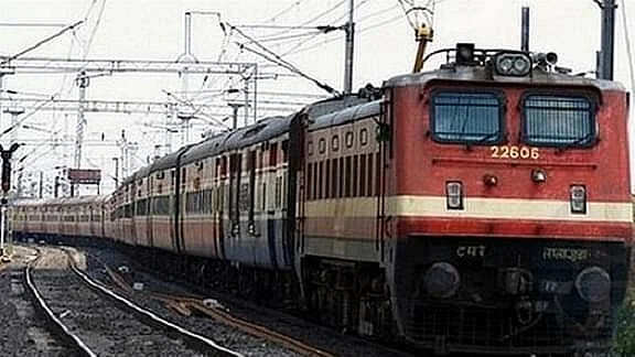 வேலை செய்யும் போதே உயிரை விட்ட என்ஜின் டிரைவர்..!!