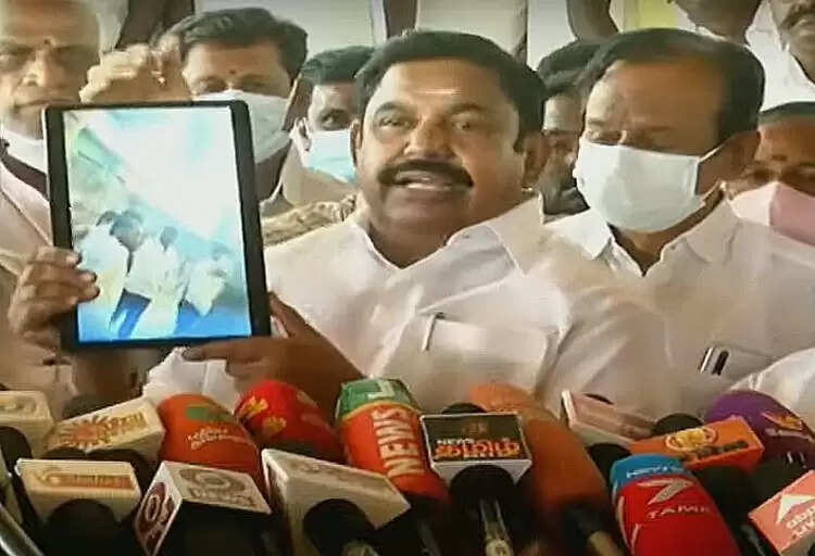 தேல்வி பயத்தால் திமுக கள்ள ஓட்டுப்போட முயற்சி - வீடியோ காட்சிகளை வெளியிட்ட இபிஎஸ்!