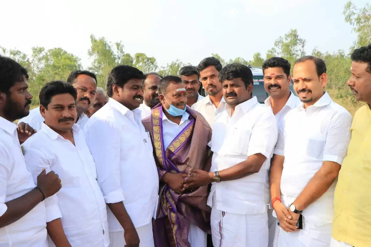 அதிமுகவை ஒத்த ஓட்டு கூட வாங்க வைக்காத சுயேச்சை! ஆனால் கடைசியில் ட்விஸ்ட்!!
