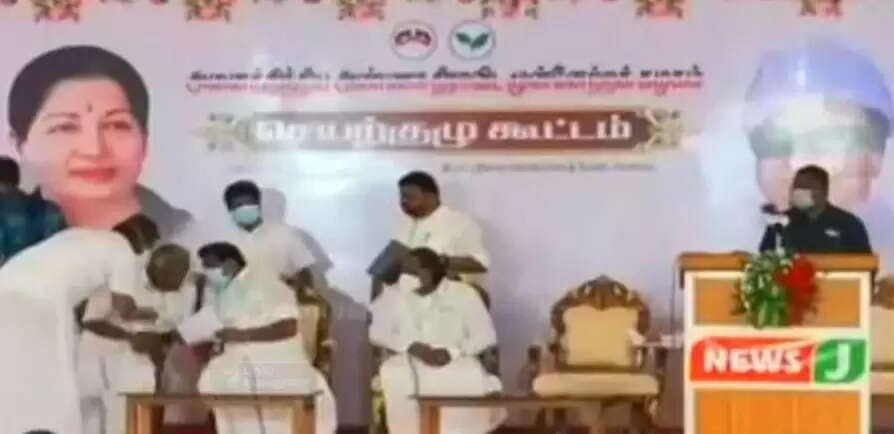 நீதிமன்ற உத்தரவுக்கு பிறகு மேடை ஏறிய ஈபிஎஸ்!! நீதிமன்ற உத்தரவுக்கு பிறகு மேடை ஏறிய ஈபிஎஸ்!!