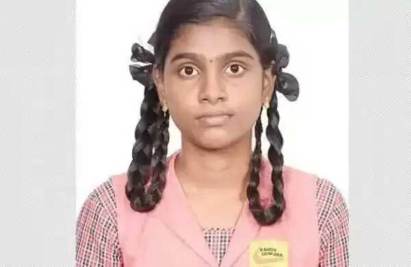 தமிழ் பாடத்தில் நூற்றுக்கு நூறு.. 10-ம் வகுப்பு மாணவிக்கு குவியும் பாராட்டு..!