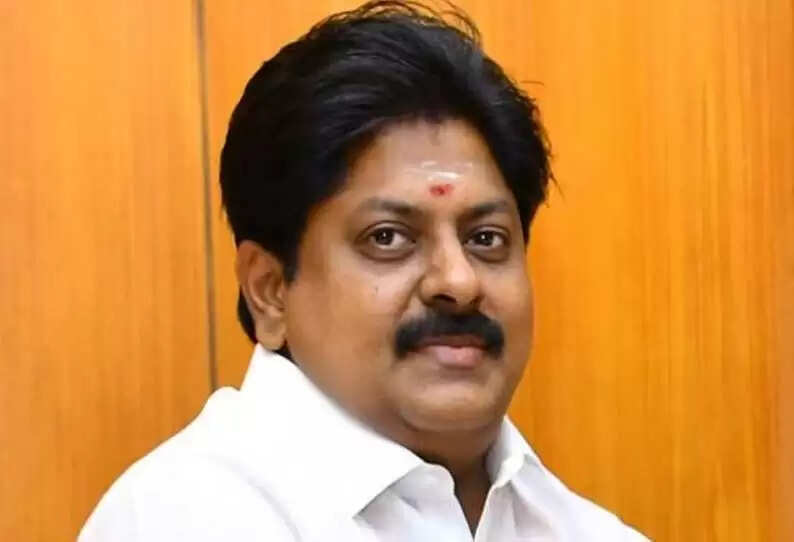 அதிமுக முன்னாள் அமைச்சர் மணிகண்டனை மதுரைக்கு கூட்டிச் சென்று விசாரணை..!!