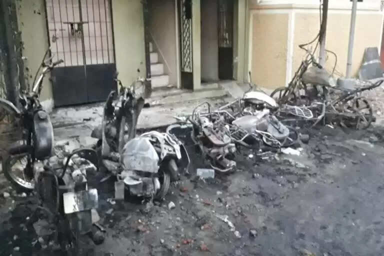 சென்னையில் மின்கசிவு.. 5 இருசக்கர வாகனங்கள் சேதம்..!