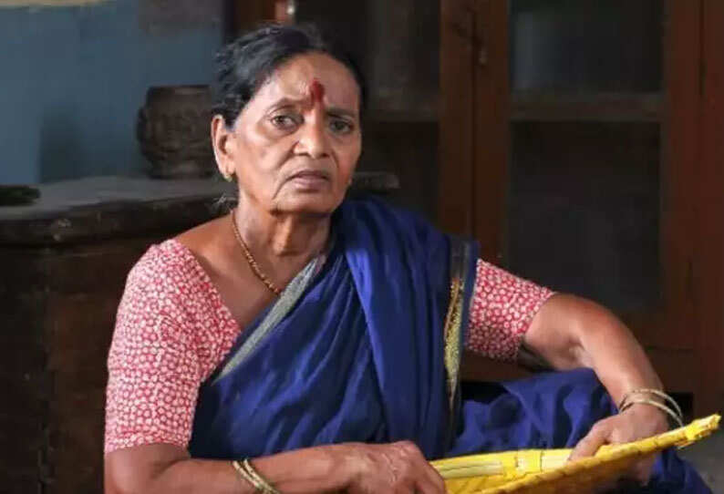 கொரோனா தந்த வறுமையால் விருதுகளை விற்ற நடிகைக்கு கைகொடுத்த மெகா ஸ்டார் !! கொரோனா தந்த வறுமையால் விருதுகளை விற்ற நடிகைக்கு கைகொடுத்த மெகா ஸ்டார் !!