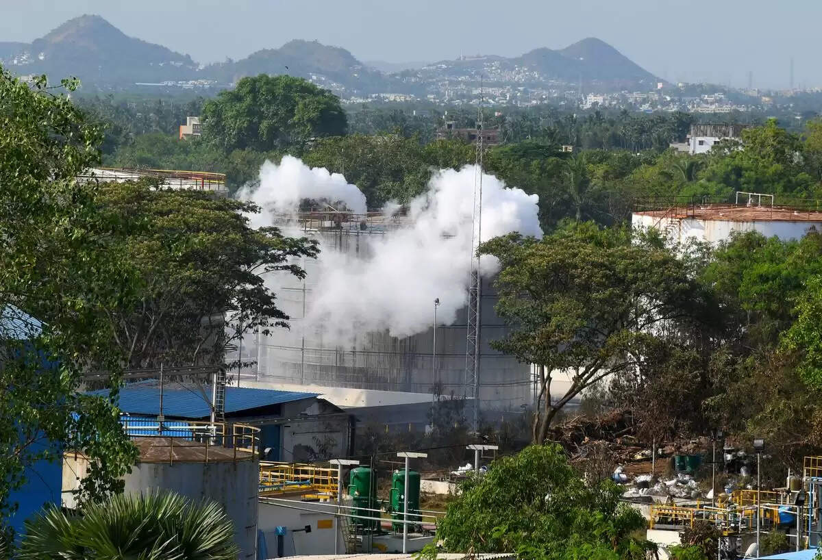 தொழிற்சாலை வாயு கசிவால் அவதியுறும் திருவொற்றியூர் மக்கள்!! தொழிற்சாலை வாயு கசிவால் அவதியுறும் திருவொற்றியூர் மக்கள்!!